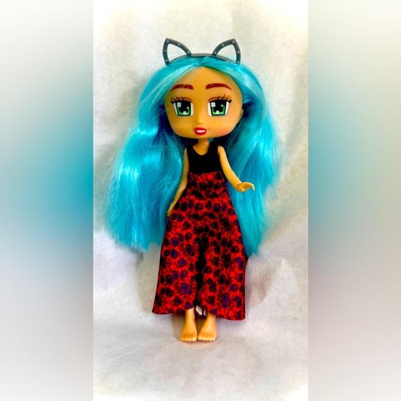 Boxy Girl Doll With Kitty Headband - Picture 1 of 14